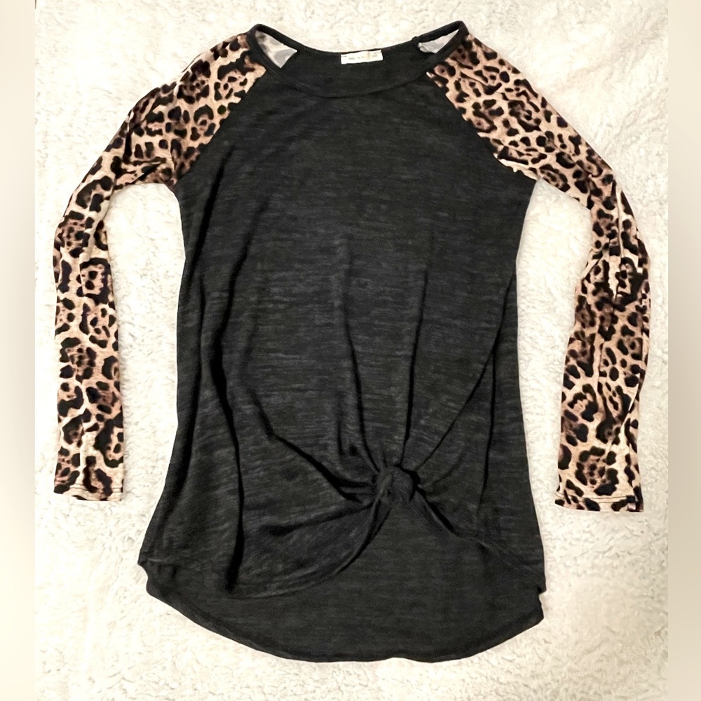 Leopard sleeve top